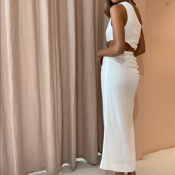 SIR. Clemence One Shoulder Midi Dress in Ivory 0 \ XS - Picture 4 of 10